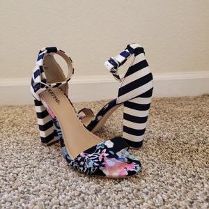 Just Fab Floral Heels, Size 6.